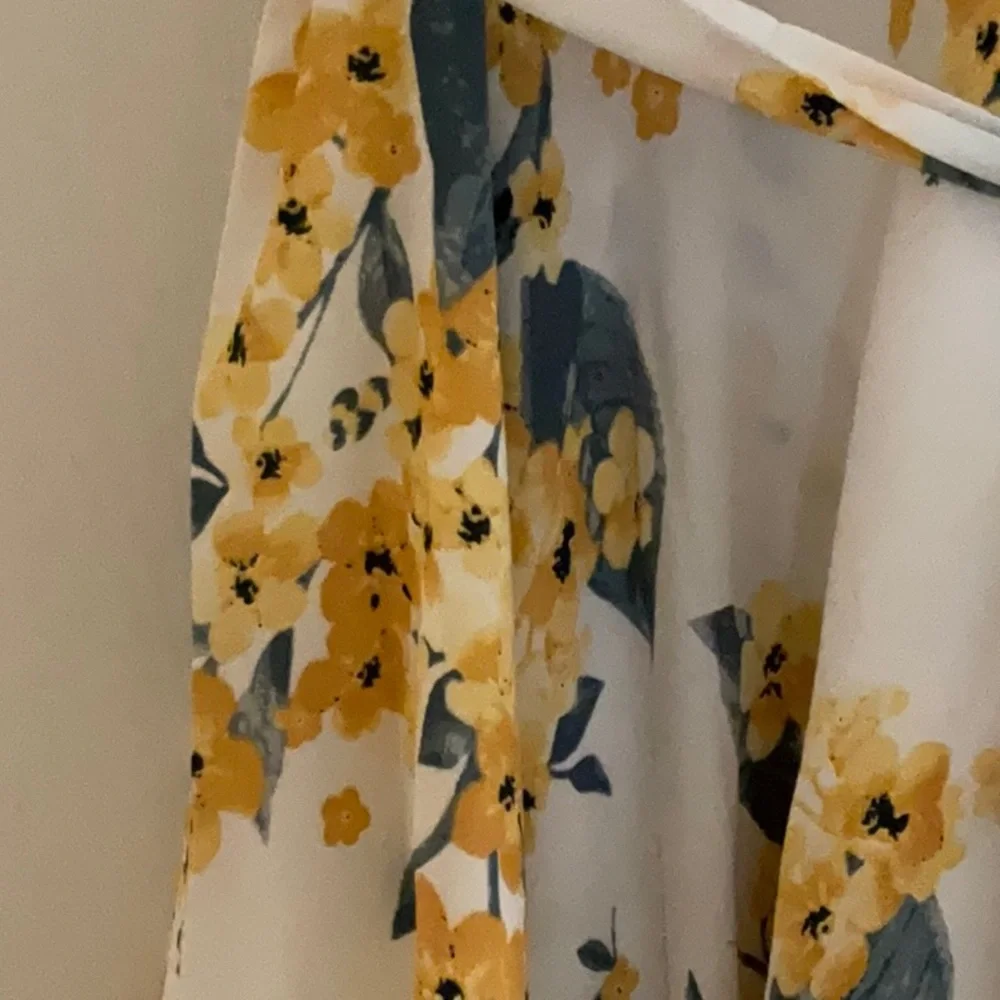 Beautiful Lulu dress with tags still attached. - Picture 6 of 8